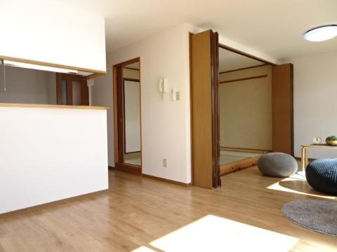 居室・リビング　室内