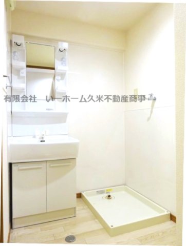 洗面設備　スペースが確保できる洗面所です