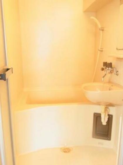 バス・シャワールーム　※別号室の写真です