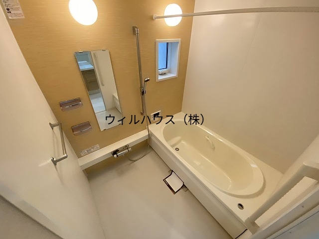 バス・シャワールーム　浴室乾燥機、追焚機能付の広々バスルーム！