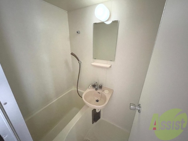 バス・シャワールーム　落ち着きのある浴室です。１日の疲れを癒してもらいましょう。