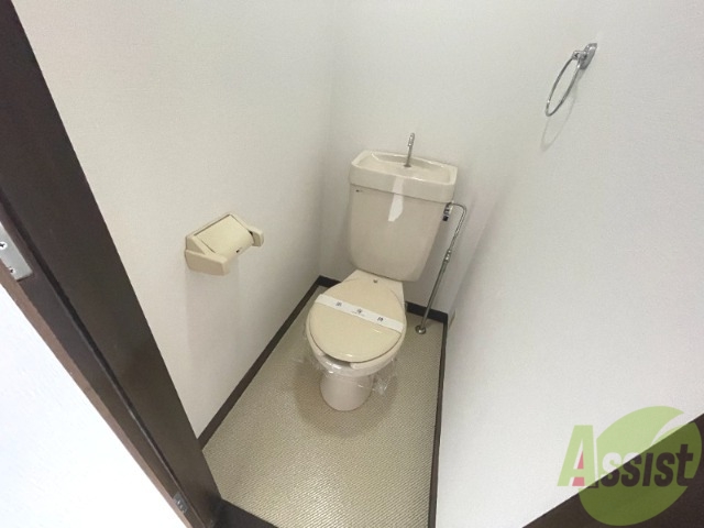 トイレ　シンプルなトイレです。毎日お世話になっています。