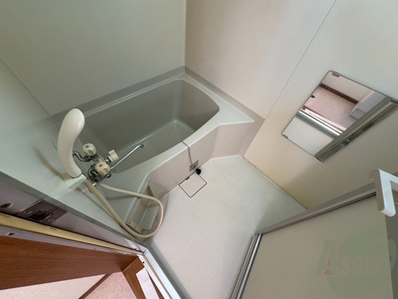 バス・シャワールーム　ユニットバスです。疲れを癒すのに欠かせませんね！