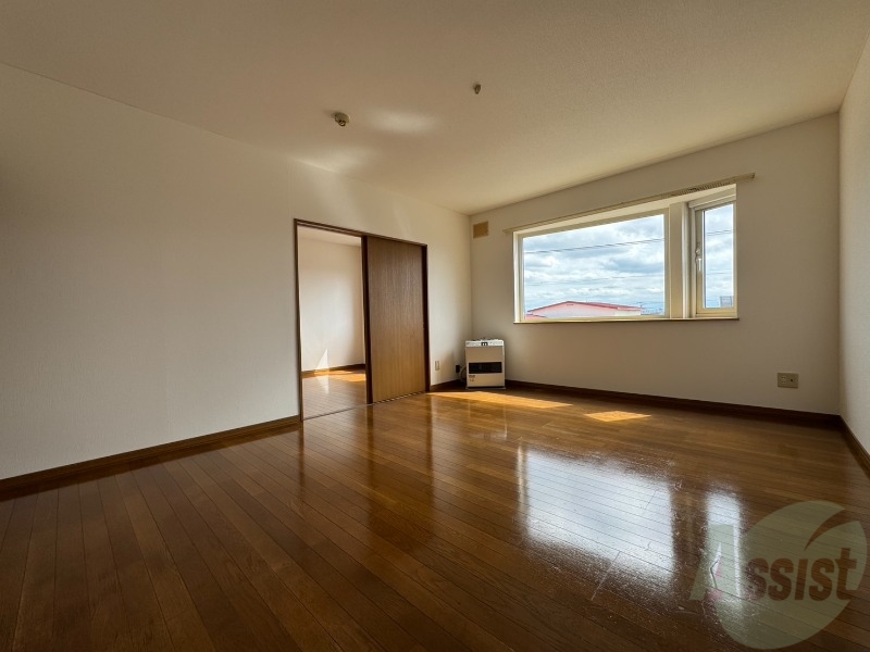 居室・リビング　広くてキレイなお部屋が広がっていて、充実した生活が送れそう。