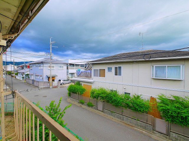 バルコニー　バルコニーはございませんが、こちらで洗濯物が干せますよ。