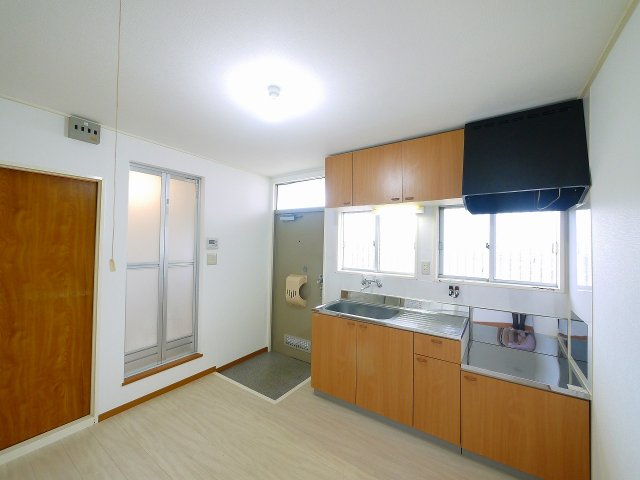 居室・リビング　お料理もはかどる広いキッチンスペース。