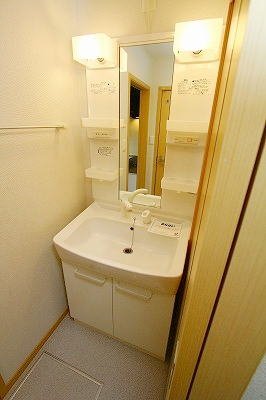 洗面設備　コンパクトで使いやすい洗面所