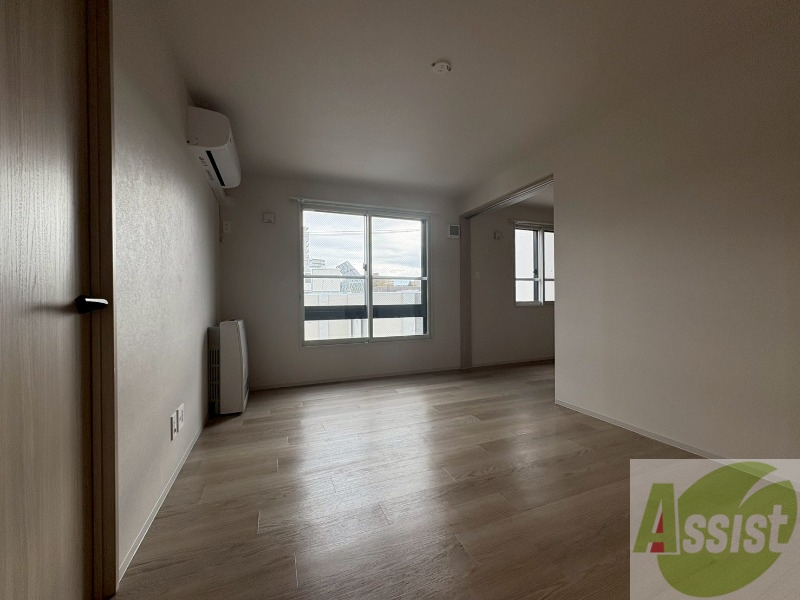 居室・リビング　広々としたリビングですね。使い勝手がよさそうですね！