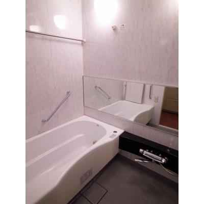 バス・シャワールーム　※別部屋の参考写真です。