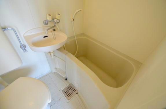 バス・シャワールーム　1日の疲れをとってくれる浴室です。