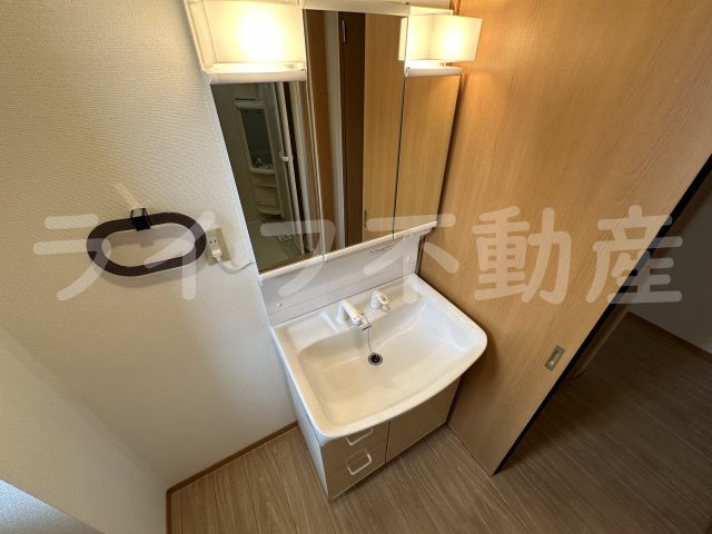 洗面設備　独立洗面台で身支度をすべて済ませてしまいましょう