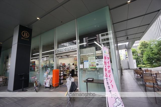 コンビニ　セブンイレブン（コンビニ）まで136m