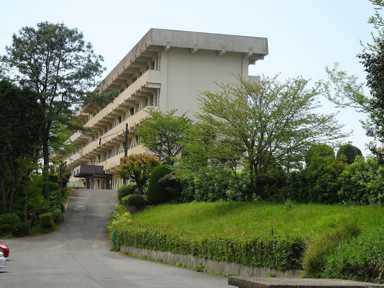 中学校　新居浜市立中萩中学校（中学校）まで556m