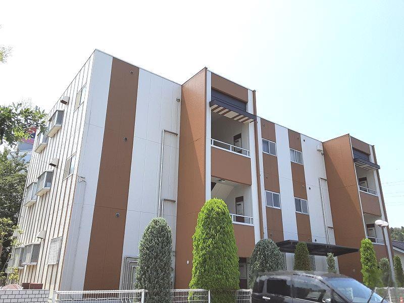 建物外観　3階建てのマンションです。
