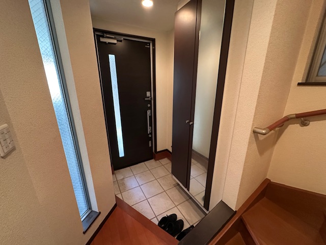 玄関　※クリーニング前