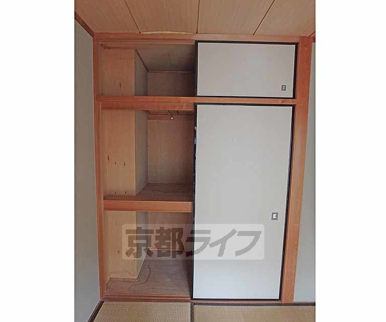 収納　天井高で大容量の押入れです。