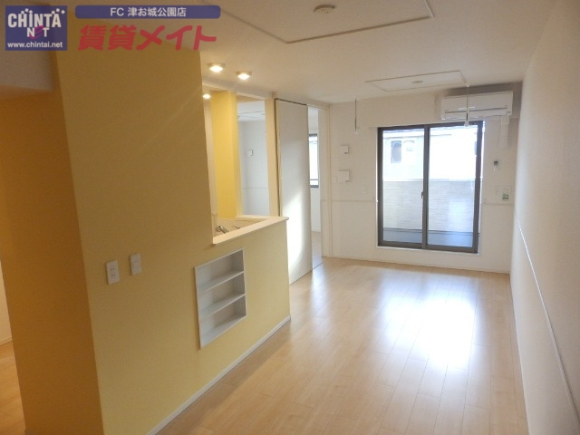 居室・リビング　同型参考写真