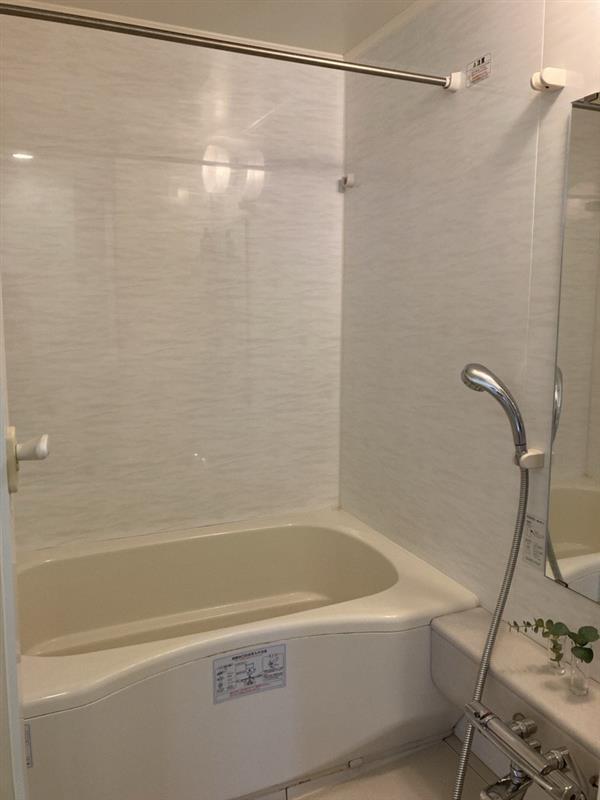 バス・シャワールーム　落ち着いた空間のお風呂です