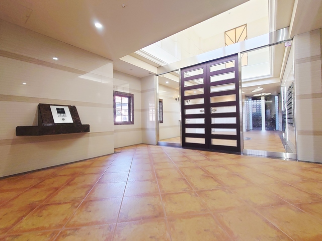 エントランス　オートロック・防犯カメラ・宅配ＢＯＸ・ＥＶ完備