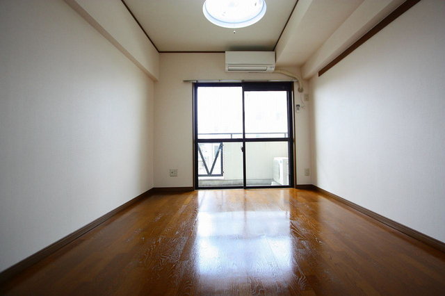 居室・リビング　※別号室のお写真のため現況優先