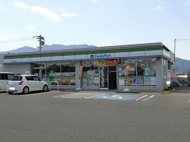 コンビニ　ファミリーマート 養老宇田店（コンビニ）まで1300m