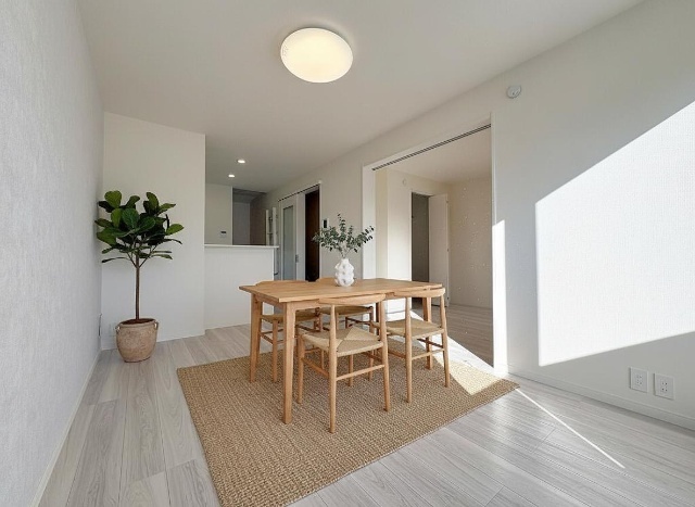 居室・リビング　※ＡＩを用いて家具設置イメージです※