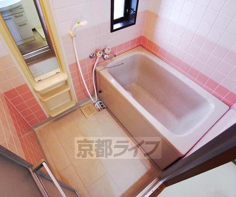 バス・シャワールーム　ピンク色が可愛らしい広々空間です！