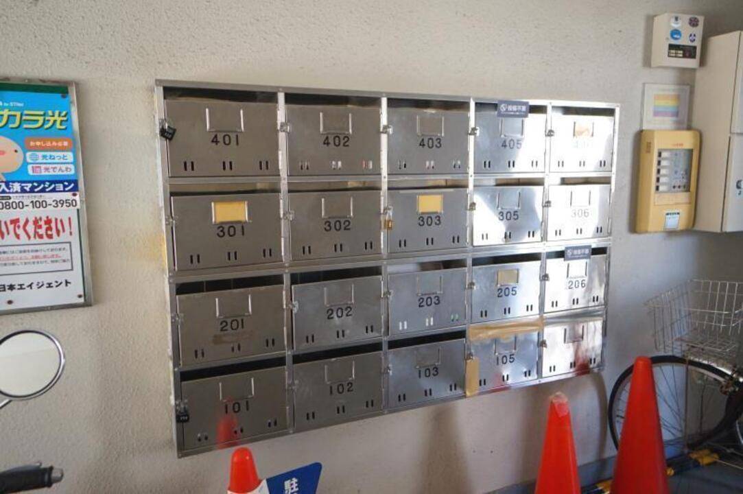 エントランス　メールBOX