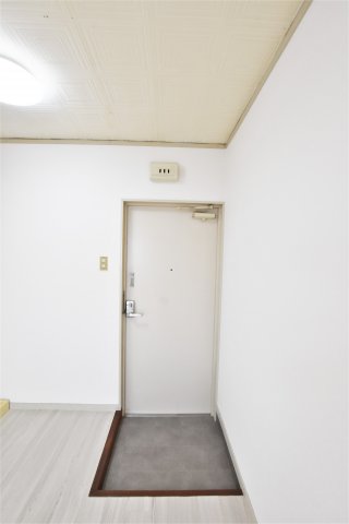 玄関　同物件、別号室の参考写真です。