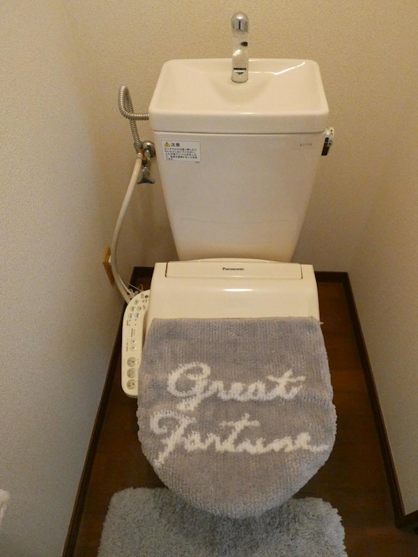 トイレ　※写真内の備品は設備に含まれません。