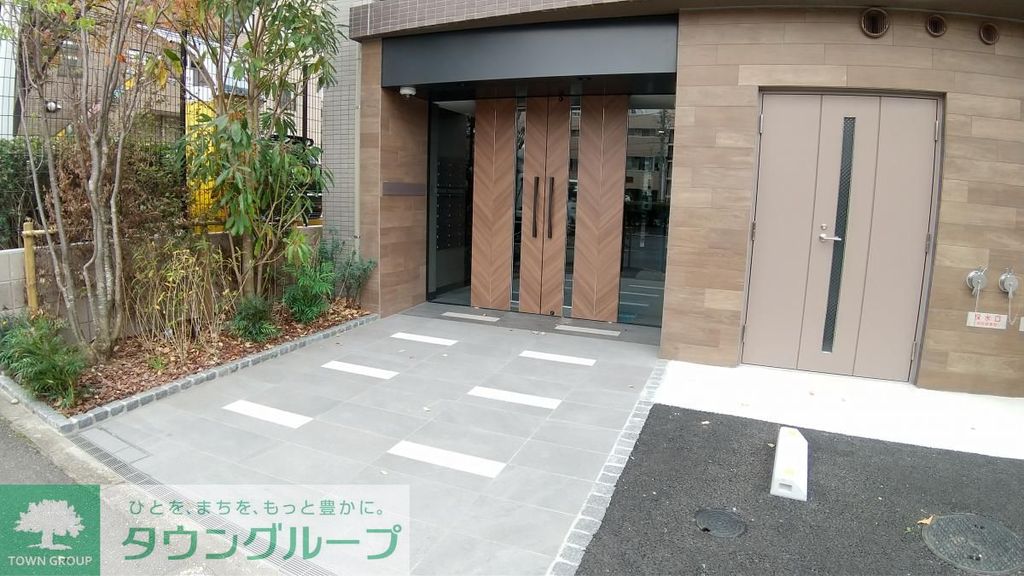 エントランス　駐車場