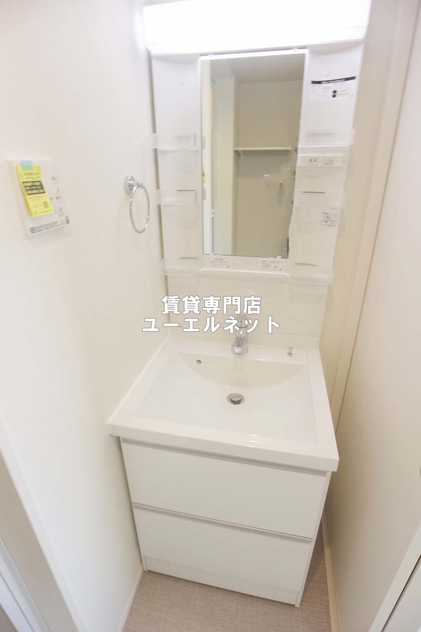 洗面設備　清潔感ある独立洗面台で毎日気持ちよく♪