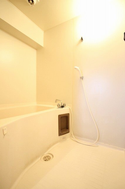 バス・シャワールーム　同物件、別号室のものです。