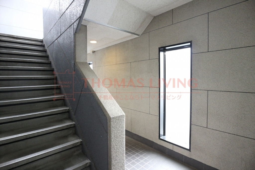 ロビー　ロビーにも窓が有ります。