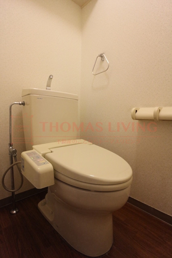 トイレ　温水洗浄便座です。