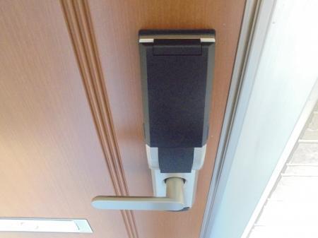 玄関　玄関ドア※同タイプ