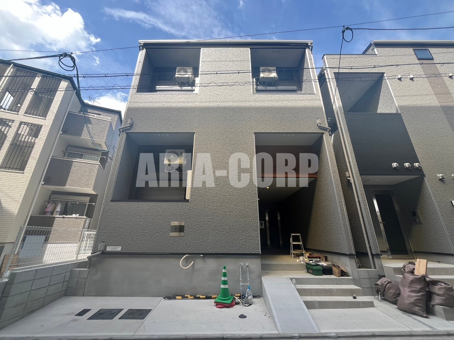 建物外観　2024年完成、大手ハウスメーカー施工のデザイナーズアパート