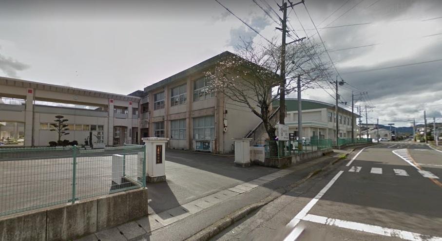 小学校　上長飯小学校（小学校）まで1200m