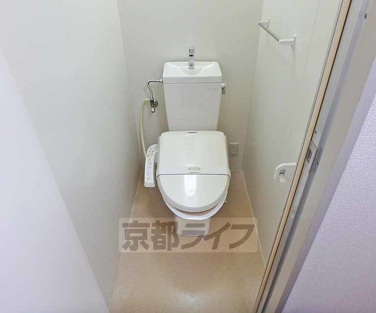 トイレ　ウォシュレット付きトイレです