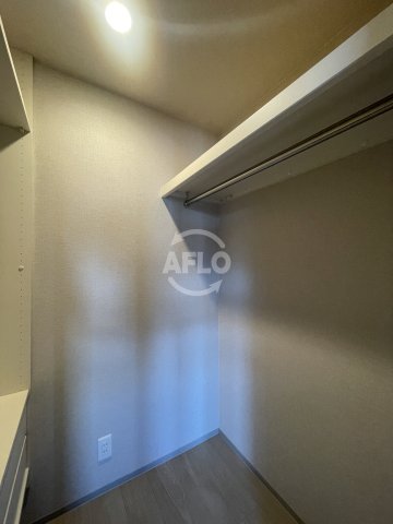 収納　スプランディッド新大阪VII　ウォークインクローゼット