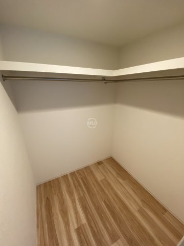 収納　セレニテ堺筋本町プリエ　ウォークインクローゼット