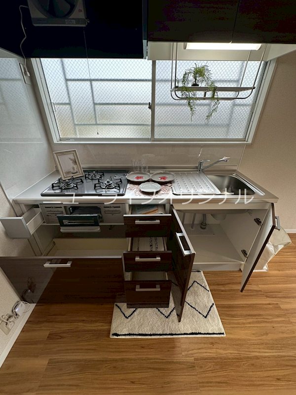 キッチン　コンロは設置幅・ガスの種別を確認の上、ご用意下さい