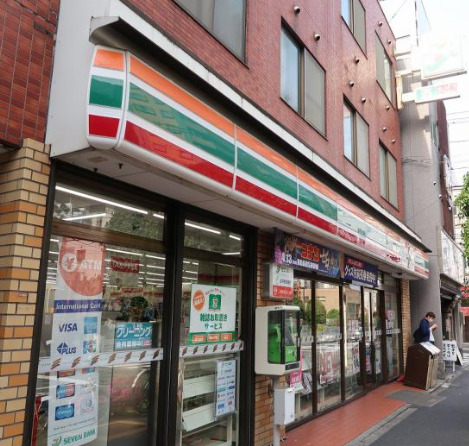 コンビニ　セブンイレブン牛込北町店（コンビニ）まで68m