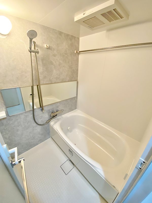 バス・シャワールーム　浴室乾燥機、追い炊き機能付