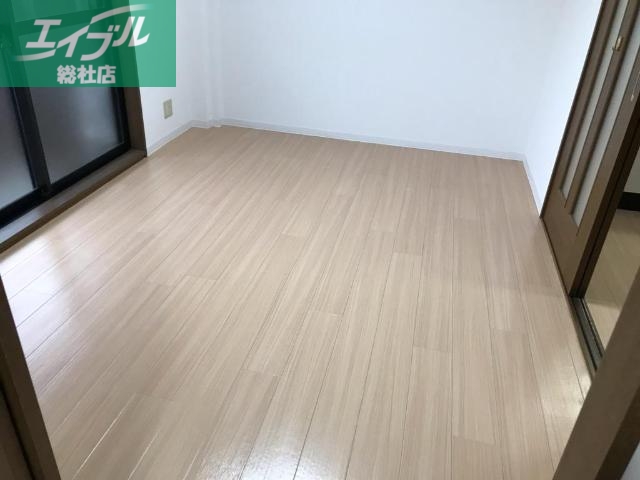 居室・リビング　室内