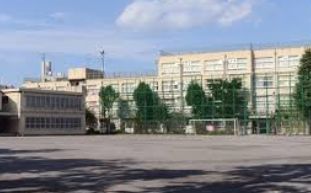 中学校　新宿区立牛込第二中学校（中学校）まで617m