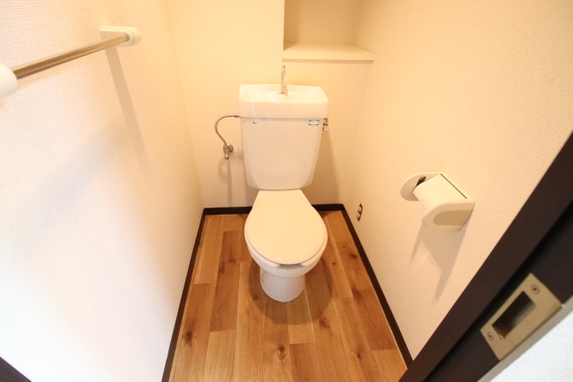 トイレ　※別室の参考写真の為、現況優先です。