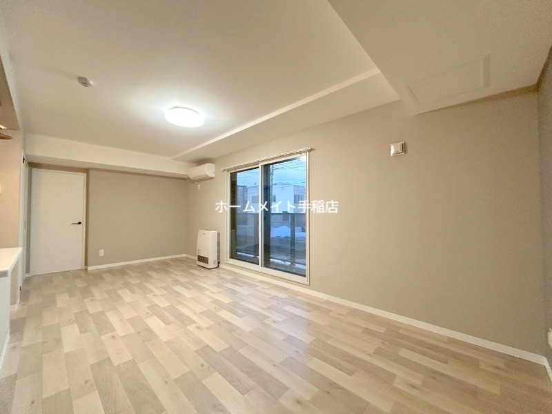 居室・リビング　明るく広々リビングスペース♪