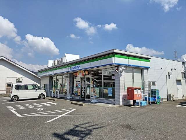 コンビニ　ファミリーマート緑敷田店（コンビニ）まで534m