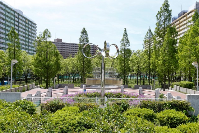 その他共有部分　「みどりのまち」にある「森の広場」（高須東公園）は散策に最適